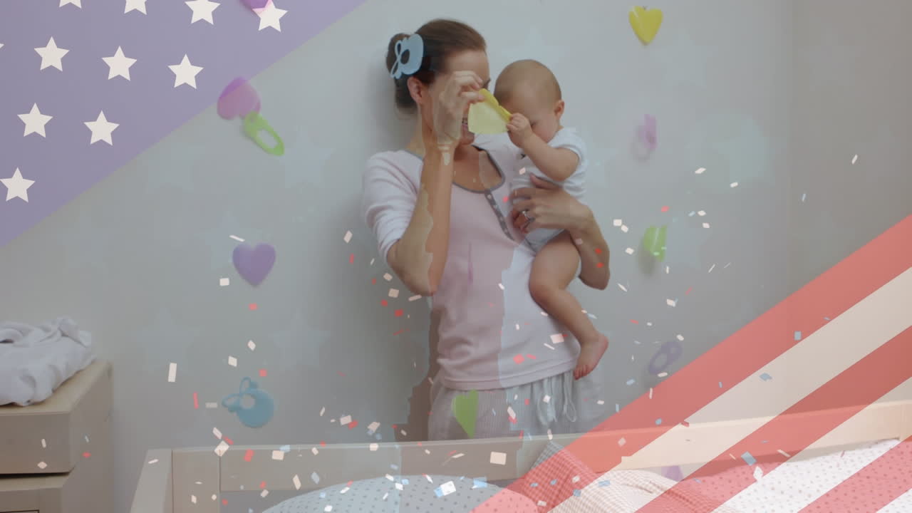 Animation du drapeau des États-Unis et de confettis au-dessus d'une mère caucasienne heureuse jouant avec un bébé
