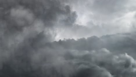 Cielo-Y-Nubes-Cumulonimbus-Oscuras-Con-Tormenta.