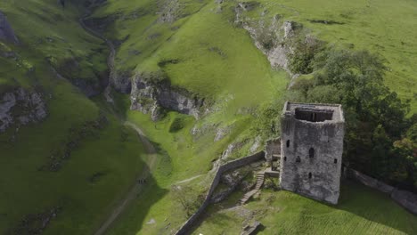 Drohnenschuss-Umkreist-Peveril-Castle-01