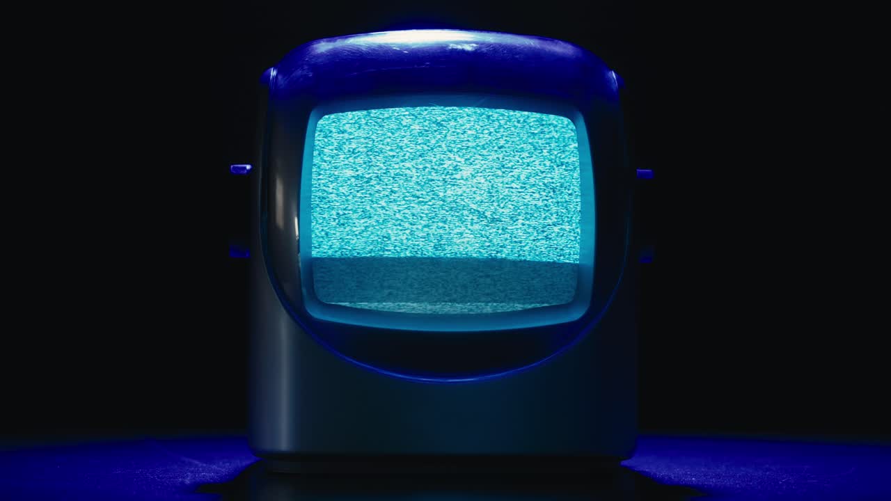 레트로 tv, 노스탈기적인 설정으로 빈티지 tv, 레트로 tv는 화면에 곡물을 표시합니다, 무서운 할로윈 밤 장치, 크로마 키 및 그린 스크린에 좋습니다.