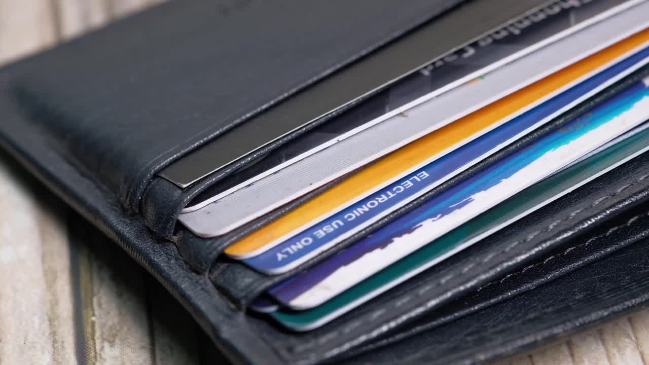 billetera con tarjetas de crédito