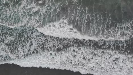 pacific ocean waves flowing into mission beach