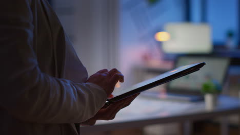 Close-up-photo-of-woman-hands-typing-on-tablet