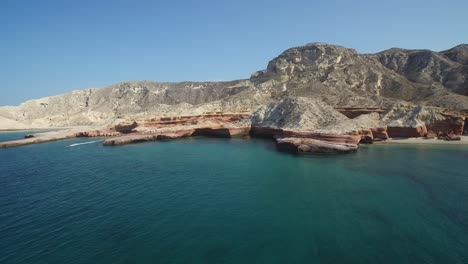 Toma-Aérea-De-Unas-Impresionantes-Playas-Pequeñas-En-Punta-Colorada,-Mar-De-Cortez