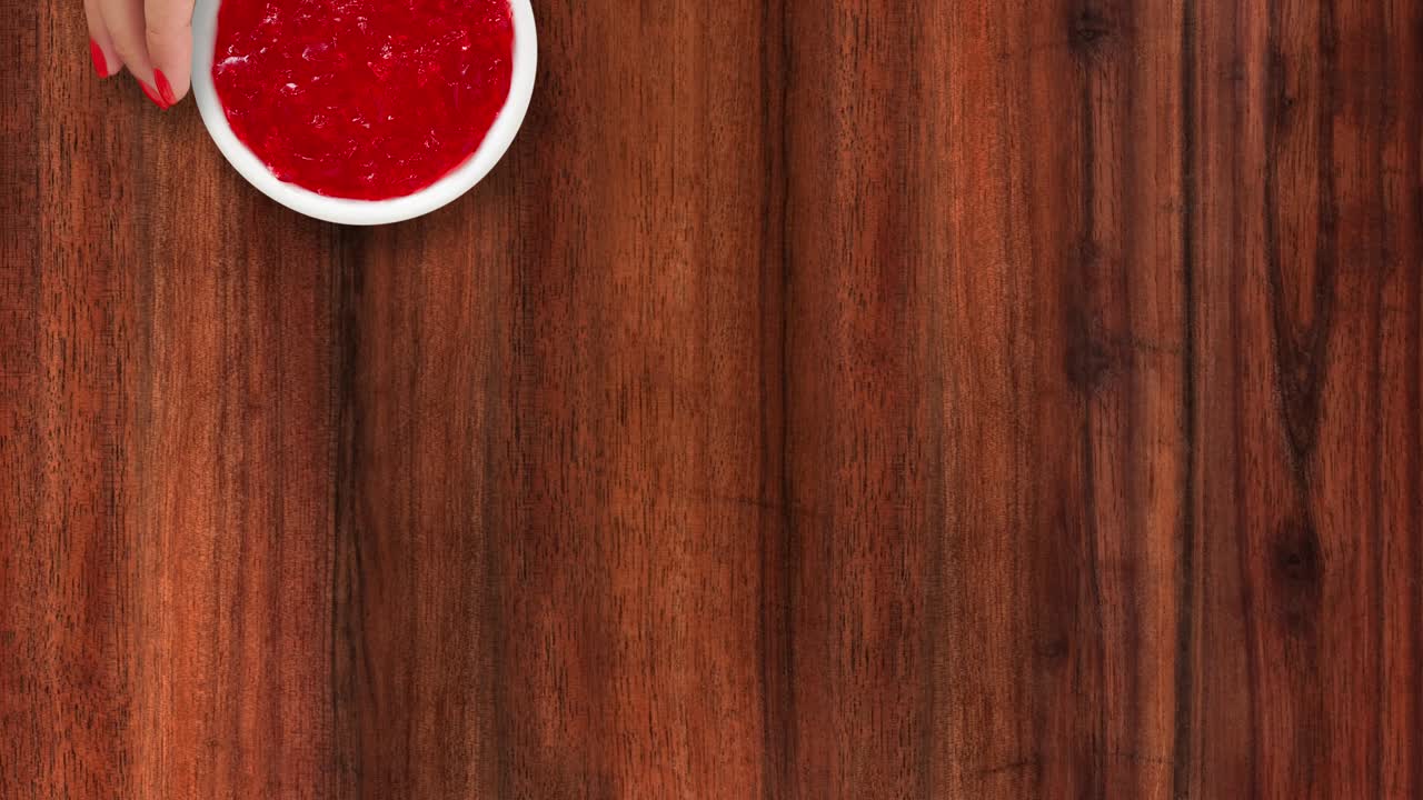 은 젤라틴 디저트를 제공합니다.