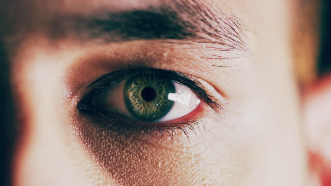 los ojos hablan antes que la boca