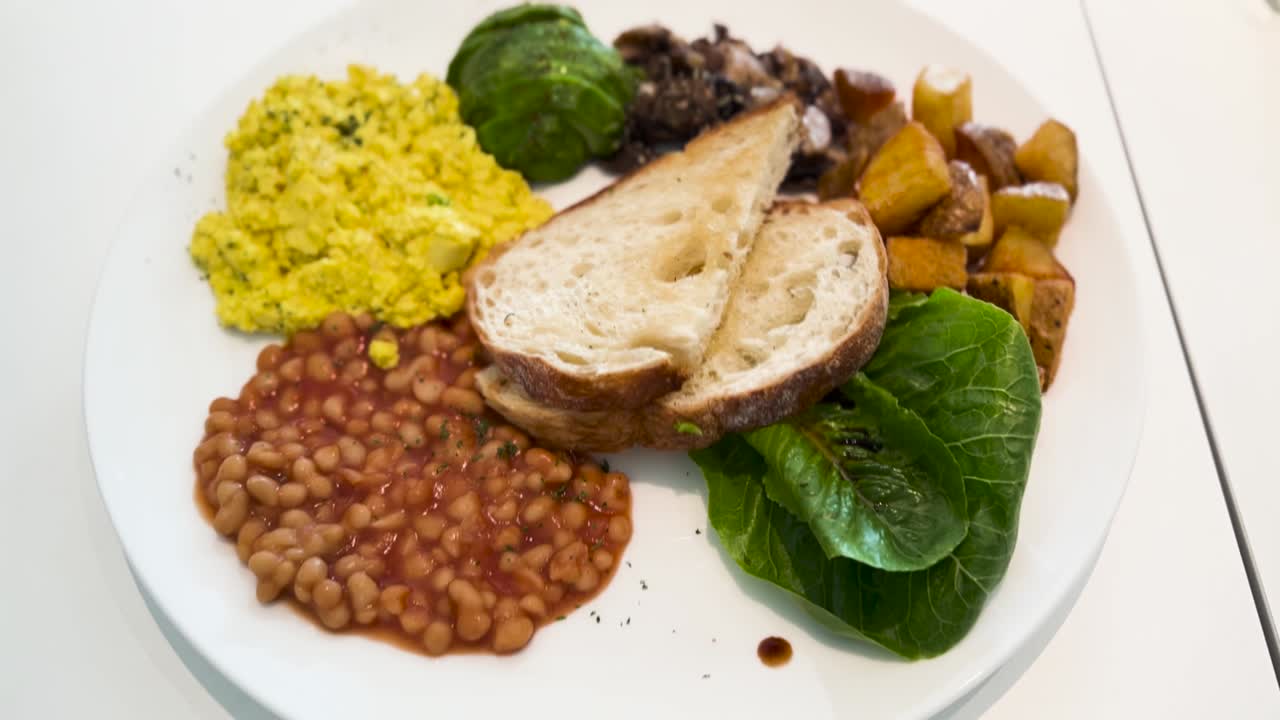 gran plato de desayuno inglés vegano