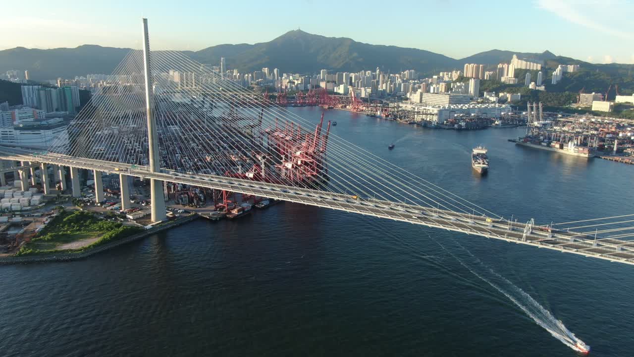 puente de canteros de la bahía de hong kong y puerto comercial, vista aérea