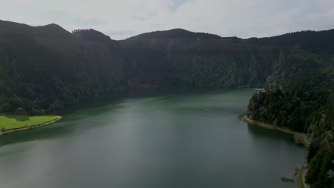 Aerial-forward-view-of-a-magnificent-river-with-its-lush-coast