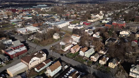 Antena-Del-Corazón-Americano-De-Casas-En-Syracuse,-Nueva-York