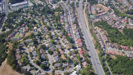 Aerial-shot-of-houses-and-highway-in-suburbs-of-san-mateo-county,-sf-bay-area-california,-USA,-Fly-forward