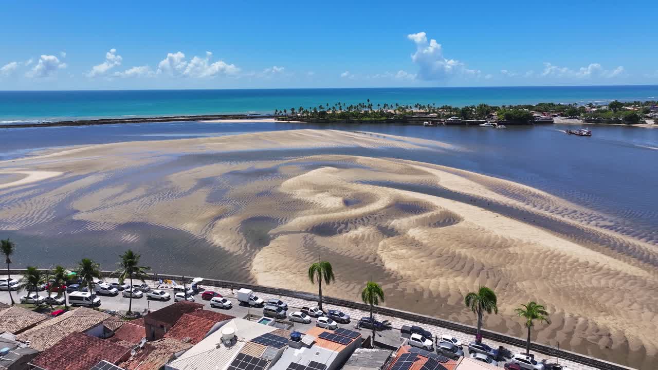 Río Buranhém en Porto Seguro, Bahía, Brasil. Paisaje de playa. Hermosa costa. Destino de viaje. Río Buranhém en Porto Seguro, Brasil. Manglar pintoresco. Nordeste de Brasil.