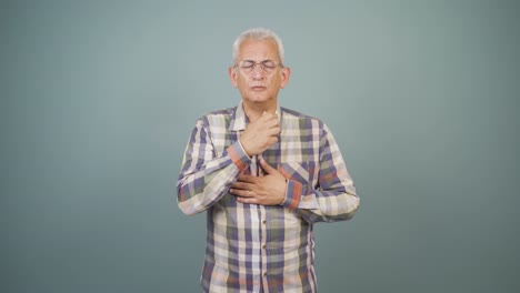 un hombre enfermo tosiendo.