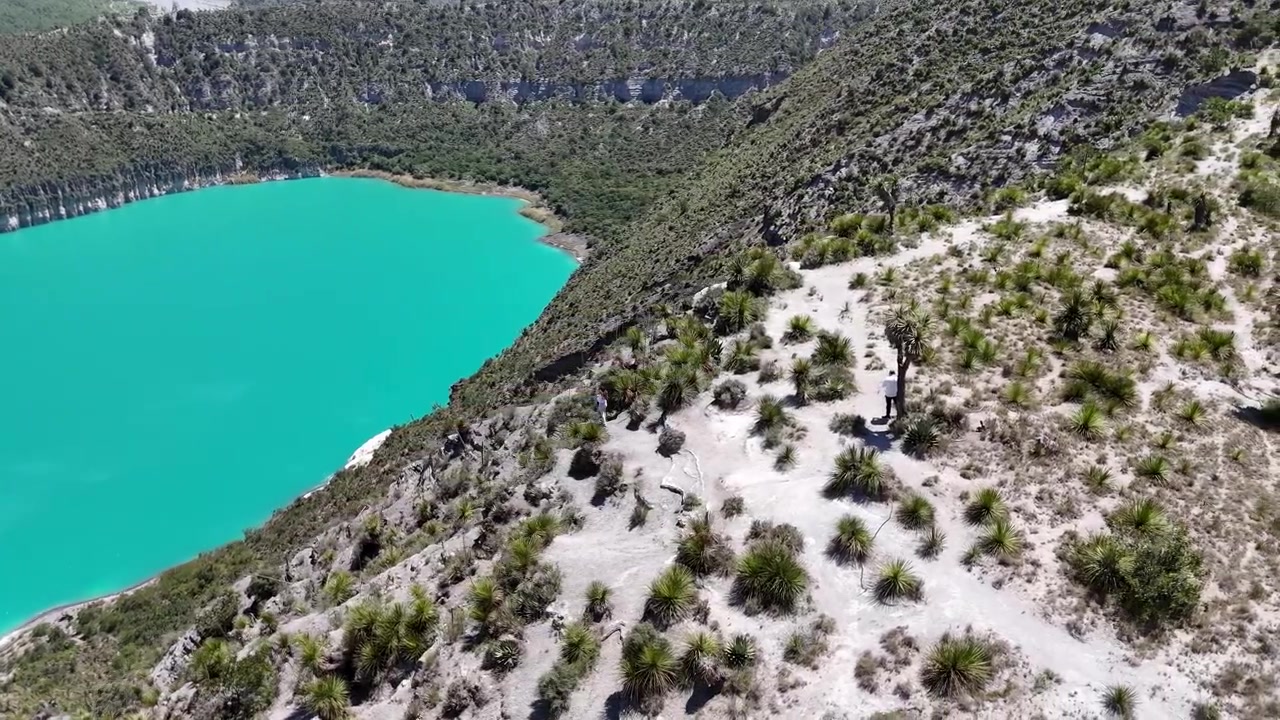 Video in rotazione di un Maar a Puebla, Messico.