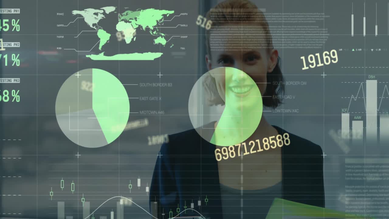 animación del procesamiento de datos estadísticos sobre una mujer que sostiene un archivo utilizando un teléfono inteligente en la oficina