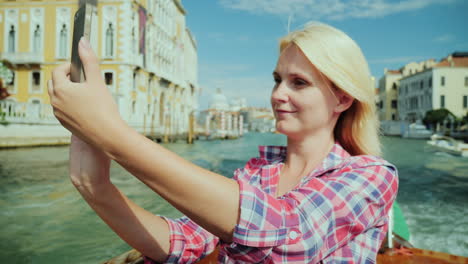 Woman-Takes-Pictures-Venice