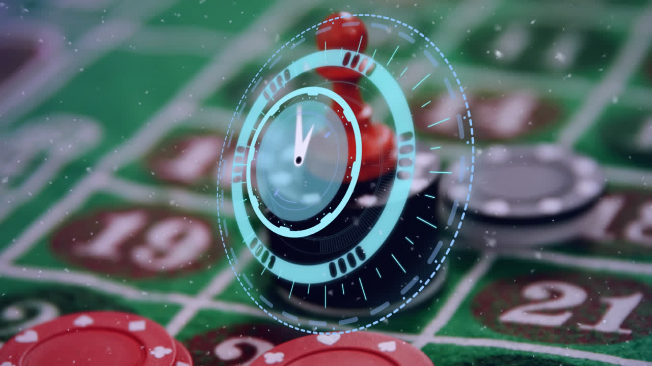 animación de un reloj con agujas giratorias, sobre fichas de póquer apiladas en una mesa de juego
