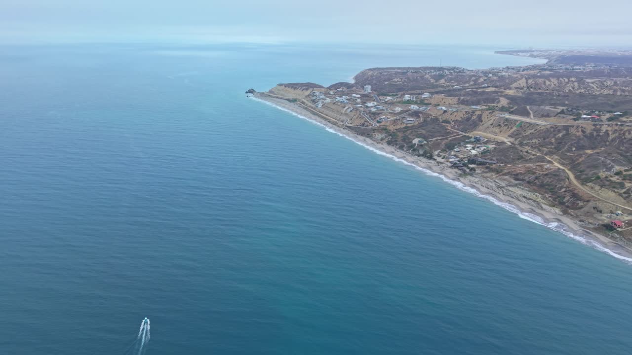 Ekvador, Santa Marianita plajı kıyılarının kuşbakışı görünümü, Pasifik Okyanusu manzarası