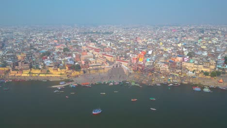 Vista-Aérea-De-Dashashwamedh-Ghat,-Templo-Kashi-Vishwanath-Y-Manikarnika-Ghat-Manikarnika-Mahashamshan-Ghat-Varanasi-India