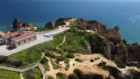 Vista-Aérea-De-Los-Acantilados-De-Ponta-Da-Piedade,-Lagos,-Portugal