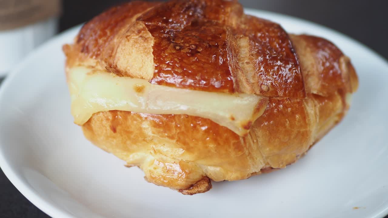 Croissant al formaggio