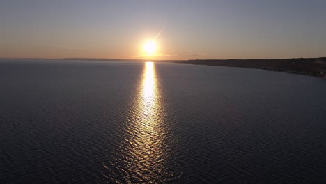 Sonnenaufgang-über-Dem-Meer