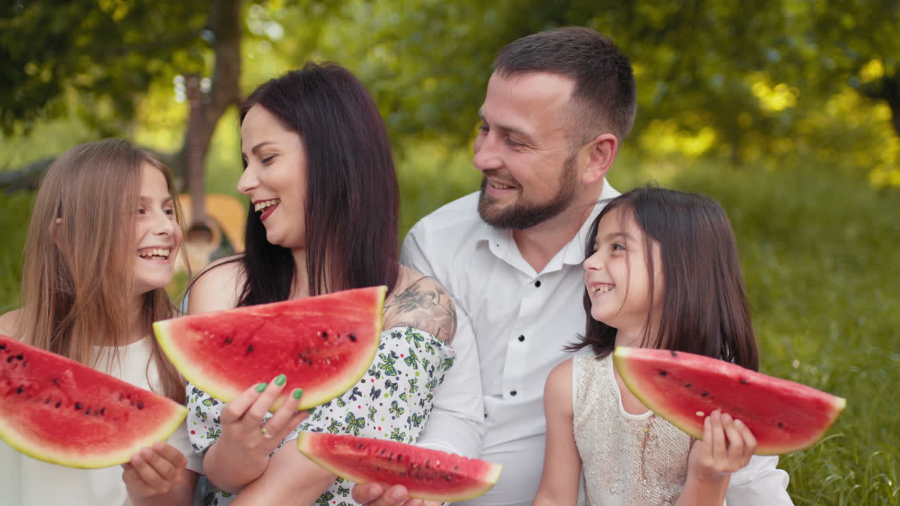 picnic familiar con sandía