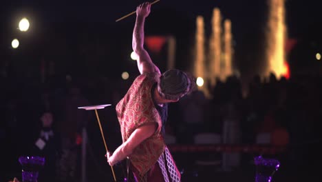 Plate-spinner-at-outdoor-festival