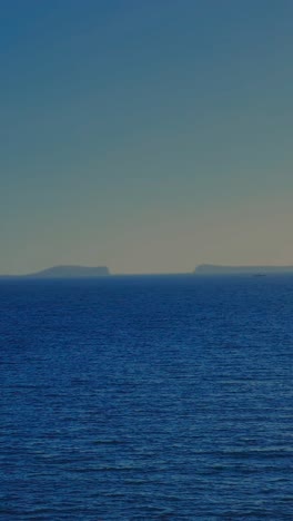 serene ocean horizon
