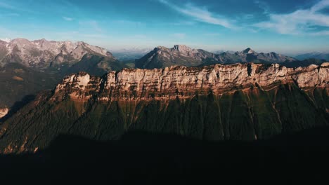 Interesante-Formación-Rocosa-En-Los-Alpes-Franceses