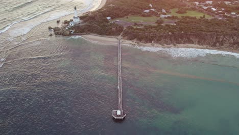 vista aérea a lo largo del muelle point lonsdale, victoria, australia