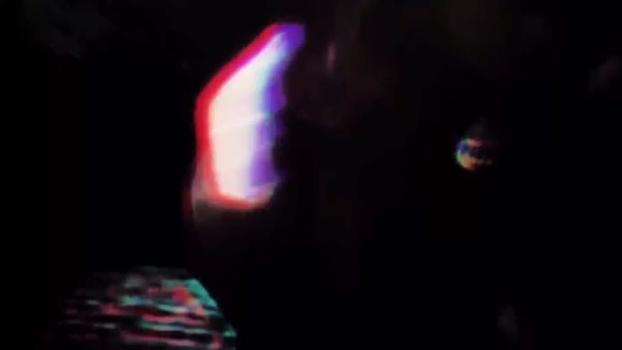 aislamiento de fugas de luz de colores realistas sobre fondo negro.