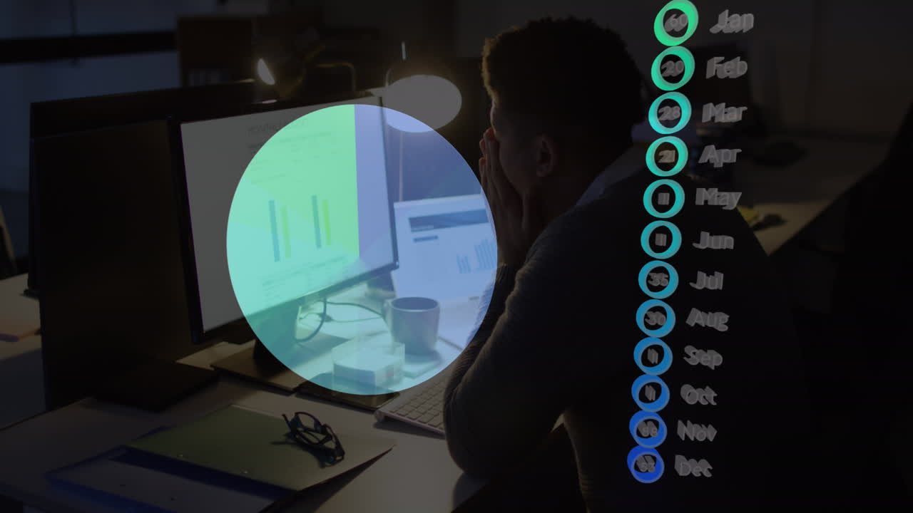 사무실에서 일하는 두 인종의 사업가에 대한 금융 데이터 처리 애니메이션