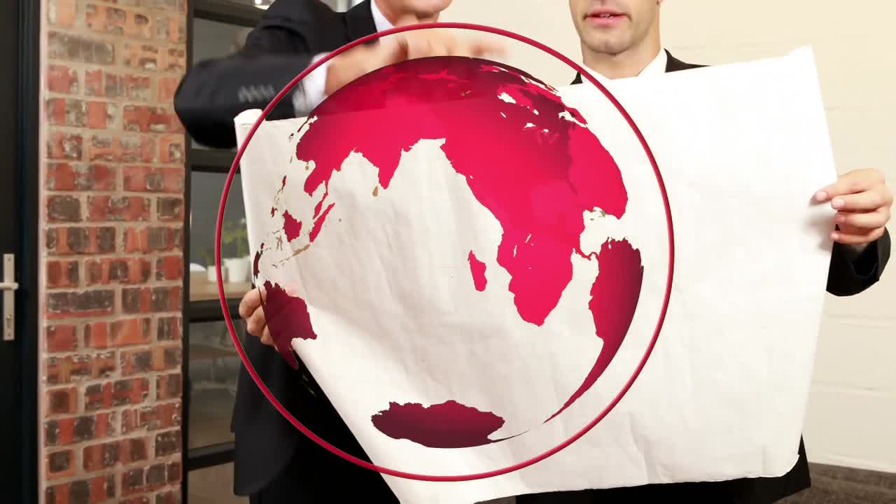 animación de un globo giratorio sobre dos arquitectos caucásicos discutiendo un plan