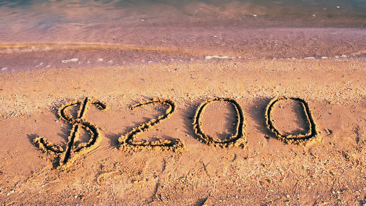 Iscrizione di 200 dollari. Riprese sulla spiaggia.