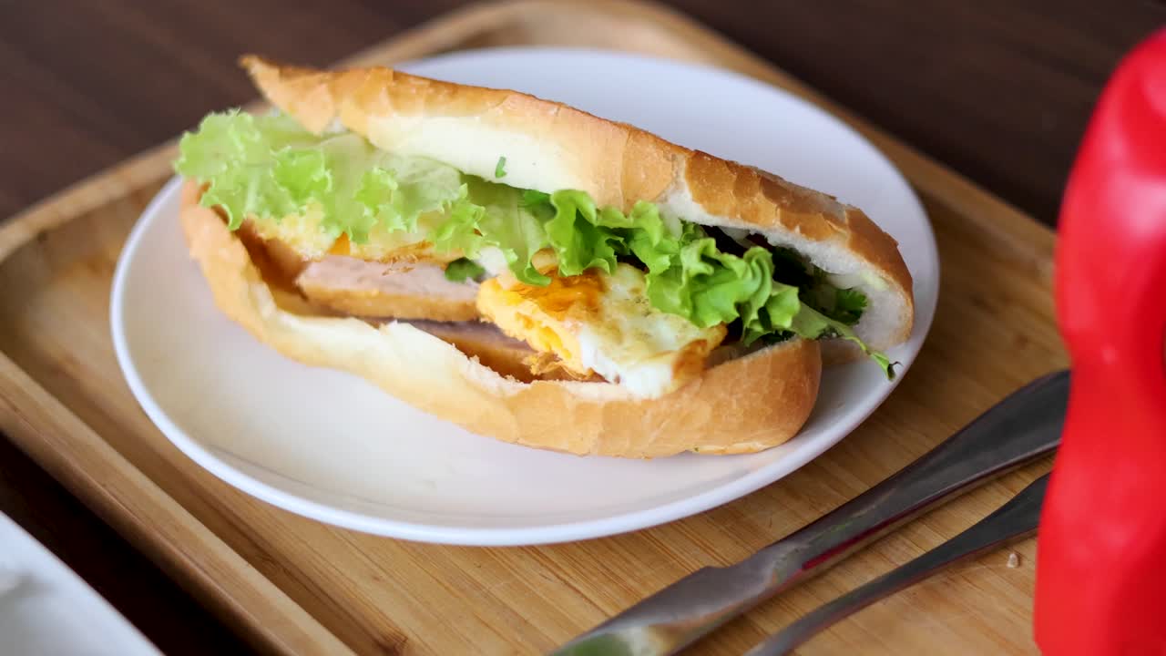 el lapso de tiempo de un sándwich que se come gradualmente