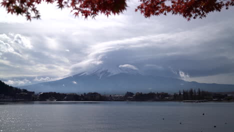 mountain fuji with lake in autumn season, japan.
