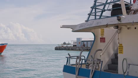 Boote-Im-Hafen-Von-Saipan-Geparkt