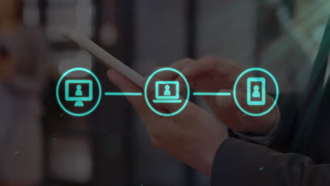 animación de la red de conexiones con iconos sobre empresario caucásico usando tableta en la oficina