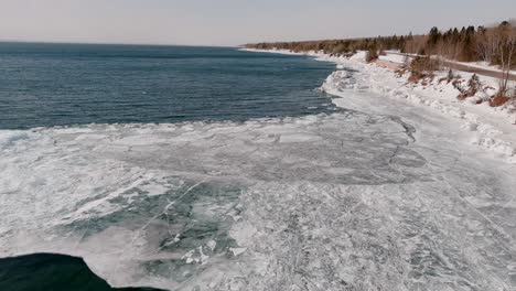 Flyover-View-Of-Duluth-Ice-Sheets-In-Lake-Superior,-Minnesota