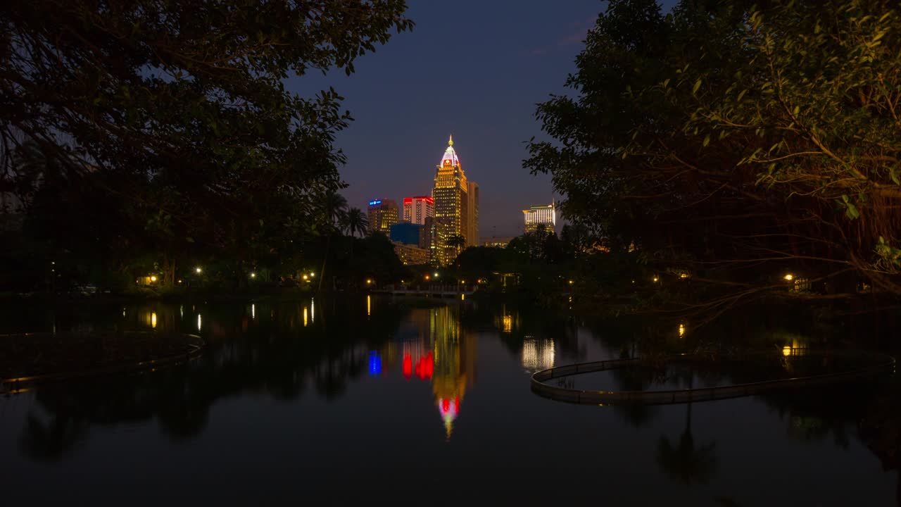 noche iluminada taipei ciudad parque lago panorama 4k lapso de tiempo taiwán