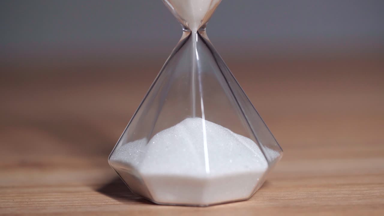 Hourglass,time goes by,Time flies，value highly one's time