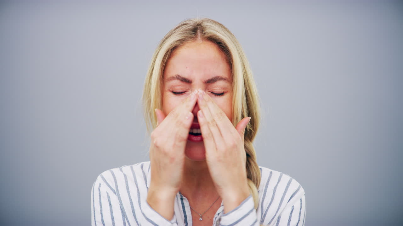 눈물이 계속 흘러내립니다.