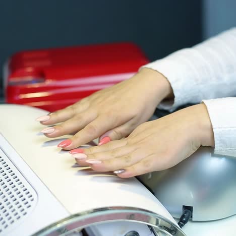 cuidado de uñas y manicura