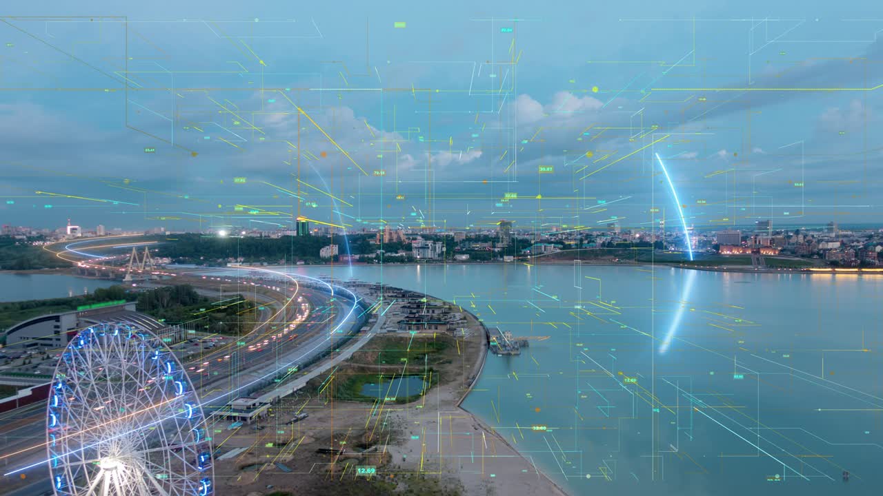 Smart City. Riprese aeree con drone. Ologrammi di archi informativi che si formano durante la comunicazione di rete. Rete e tecnologia futuristiche 5G. Drone, bassa luminosità, 4k. Video in loop, time lapse