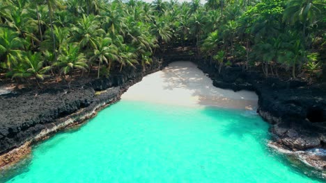 Vista-Aérea-Desde-Battery-Beach-En-Ilheu-Das-Rolas,-São-Tomé,-África