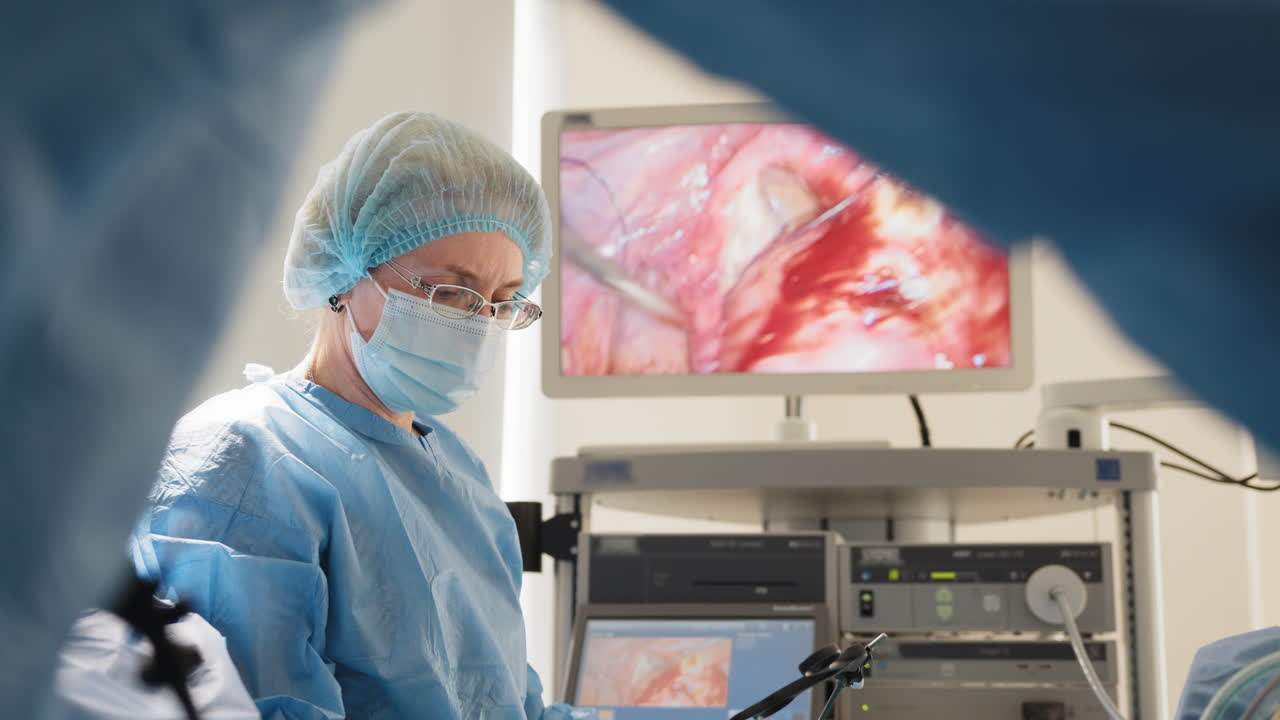 procedimiento quirúrgico en una sala de operaciones