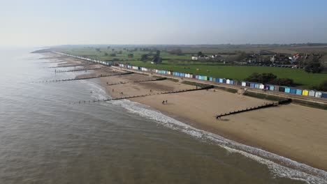 Frinton-En-El-Mar,-Imágenes-De-Drones-De-La-Playa-De-Essex