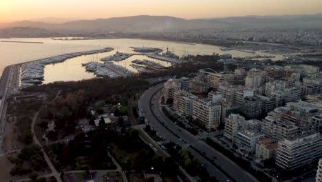 Vista-Aérea-De-Flisvos-Marina,-Palaio-Faliro,-Atenas,-Grecia-Después-Del-Atardecer