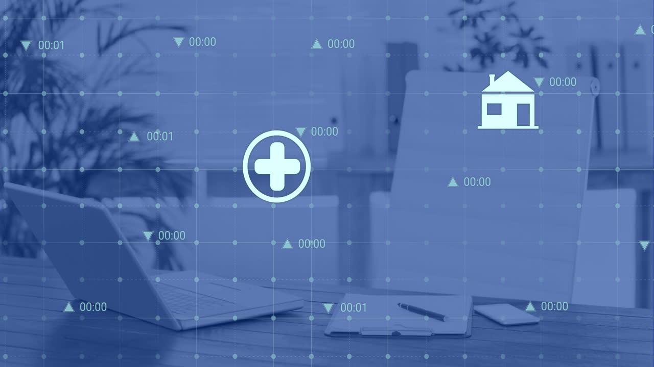 procesamiento de datos con energía e iconos domésticos en computadoras portátiles y teléfonos inteligentes en el escritorio